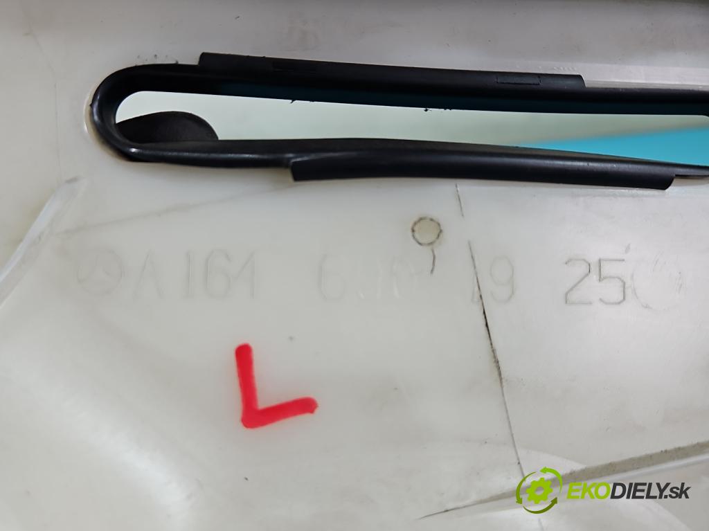 Mercedes ML W164 2005-2011 17 Rozstrapkané: materiál