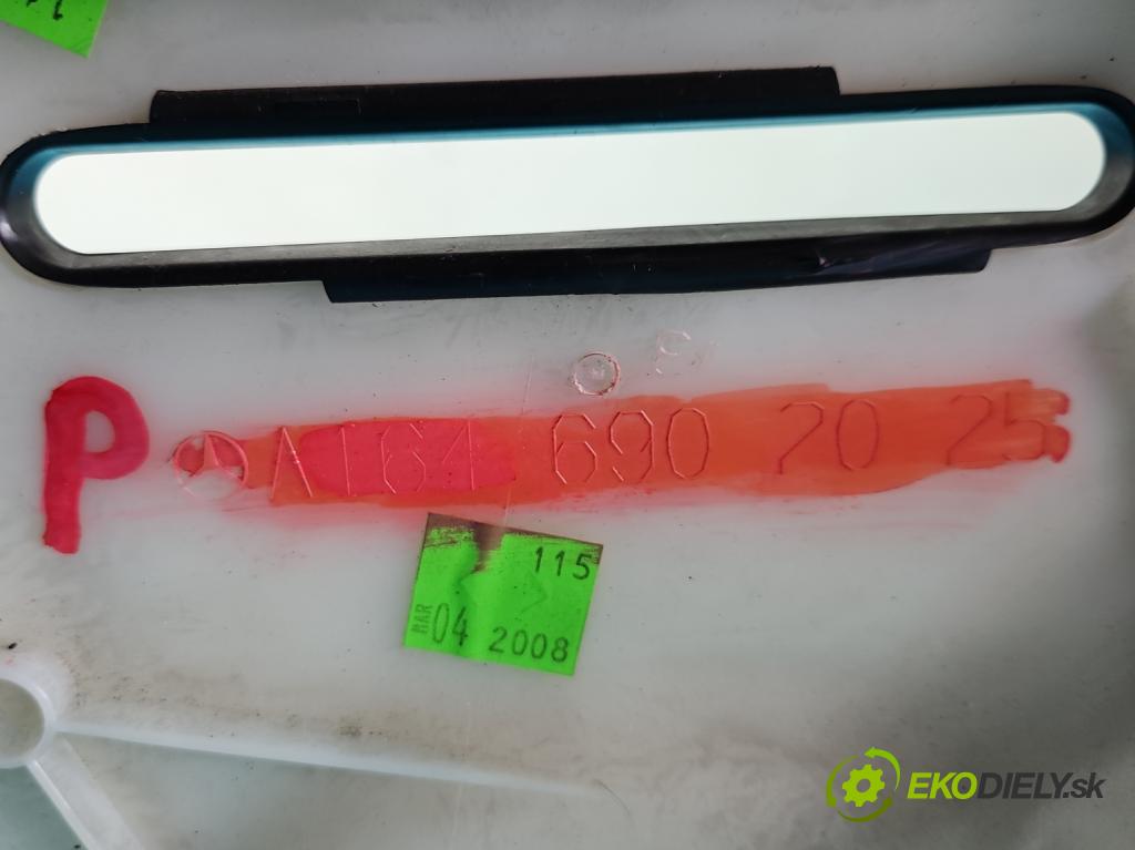 Mercedes ML W164 2005-2011 17 Rozstrapkané: materiál