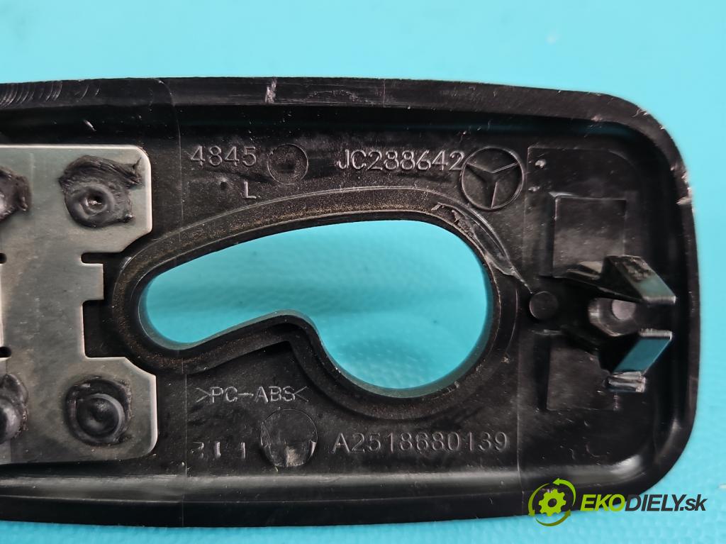 Mercedes ML W164 2005-2011 17 Rozstrapkané: materiál