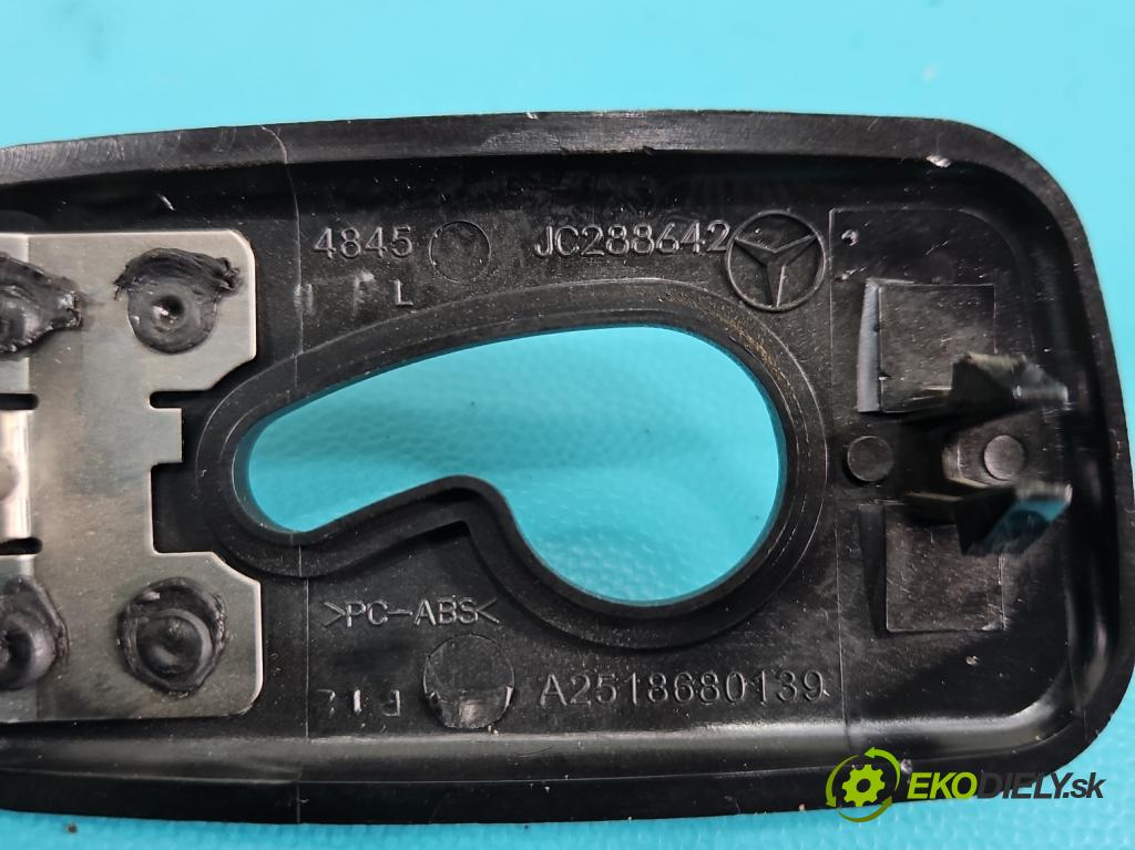 Mercedes ML W164 2005-2011 17 Rozstrapkané: materiál