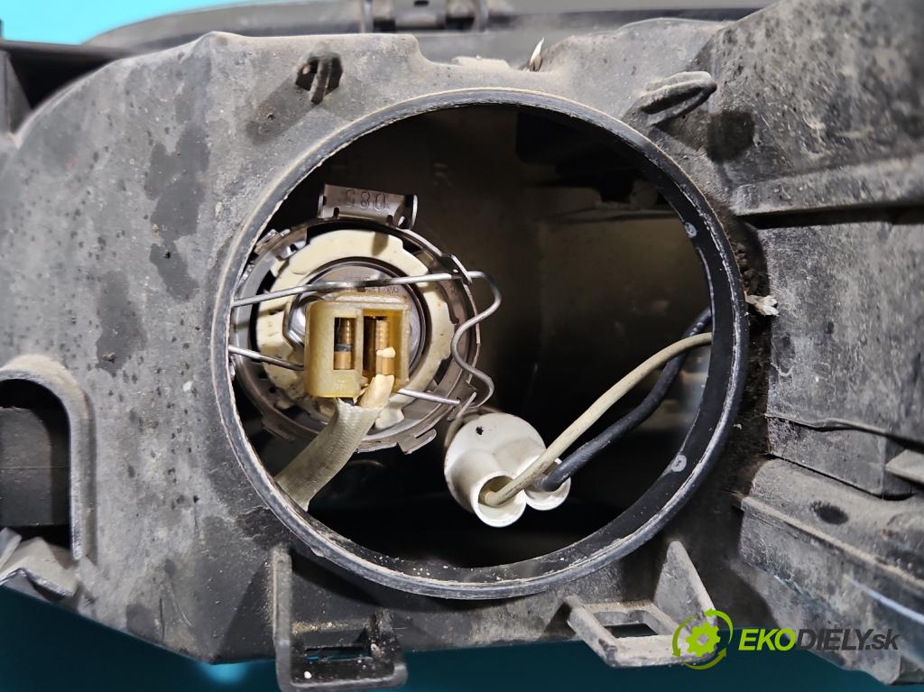 Mazda 626 2.0 16V 116 HP manual 85 kW 1991 cm3 4- Reflektor: pravý  (Svetlo predné pravé)