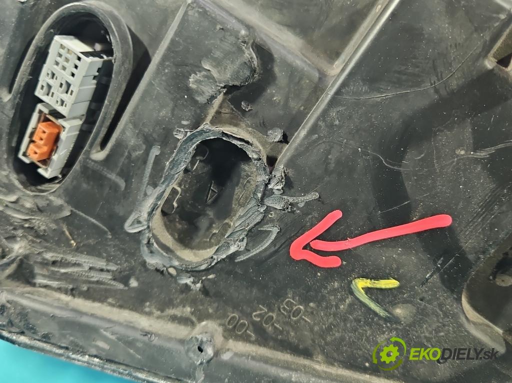 Mercedes ML W164 2005-2011 3.0 cdi (642940) 224hp automatic 165 kW 2987 cm3 5- Reflektor: pravý  (Svetlo predné pravé)