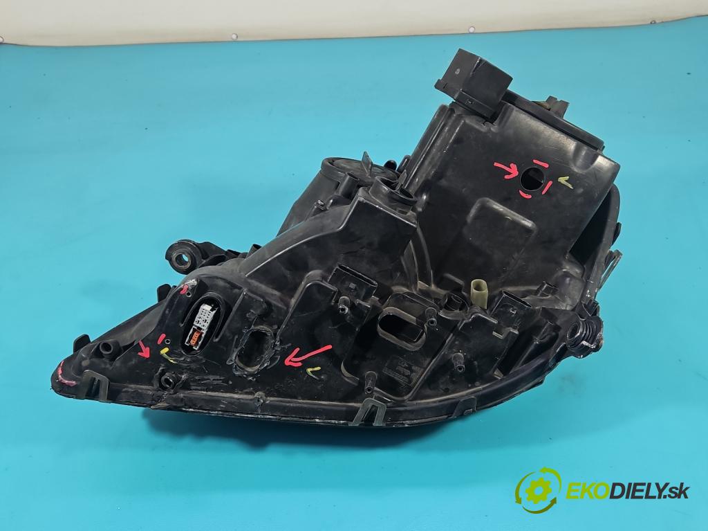 Mercedes ML W164 2005-2011 3.0 cdi (642940) 224hp automatic 165 kW 2987 cm3 5- Reflektor: pravý  (Svetlo predné pravé)