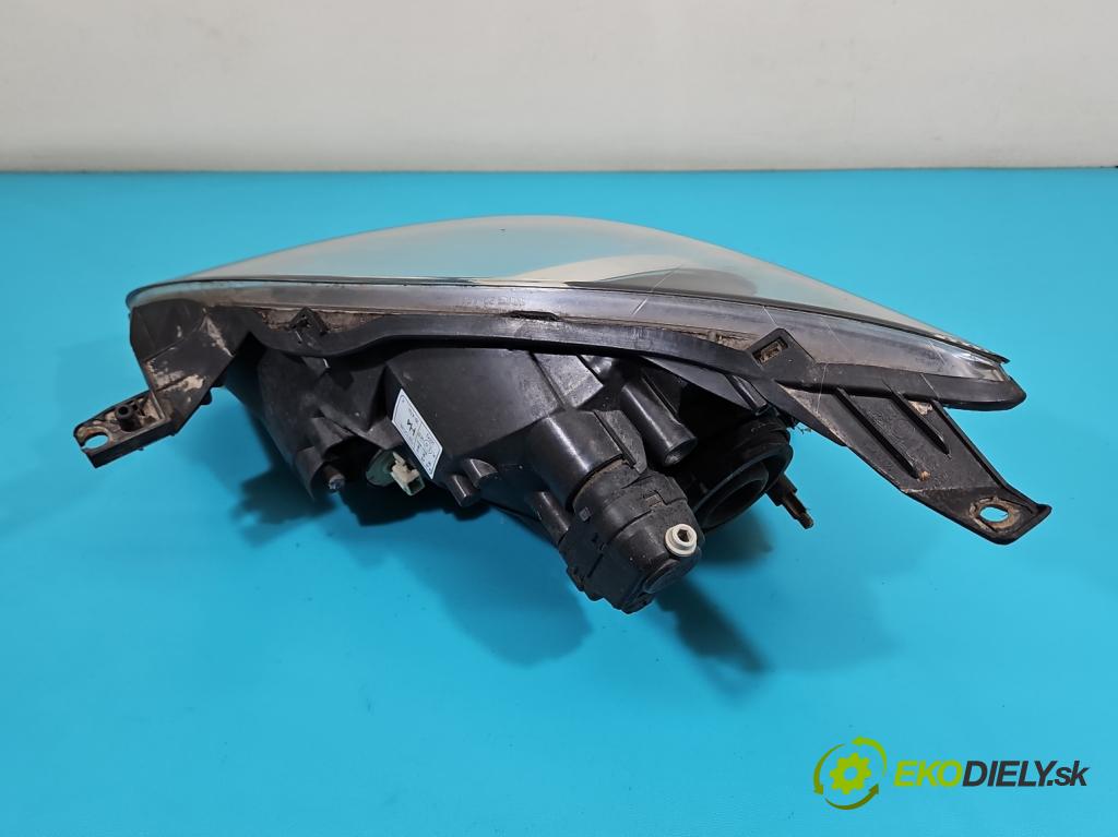 Toyota Aygo 2005-2014 1.0 VVTi 68 HP manual 50 kW 998 cm3 5- Reflektor: pravý  (Svetlo predné pravé)