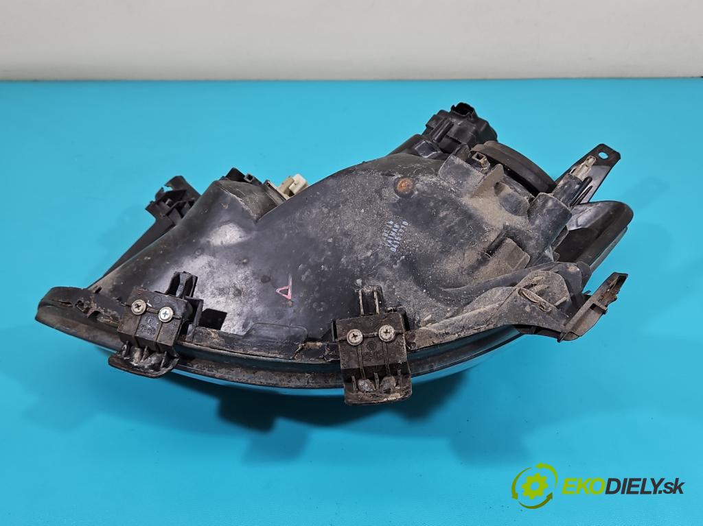 Toyota Aygo 2005-2014 1.0 VVTi 68 HP manual 50 kW 998 cm3 5- Reflektor: pravý  (Svetlo predné pravé)