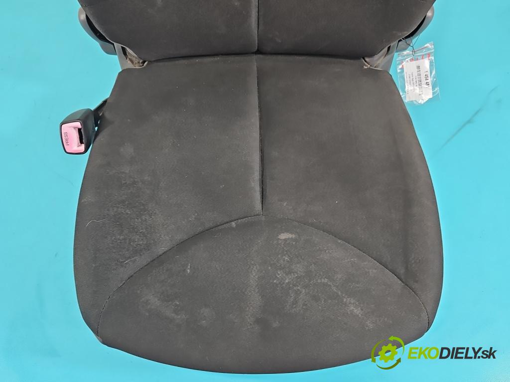 Toyota Aygo 2005-2014 1.0 VVTi 68 HP manual 50 kW 998 cm3 5- Sedačka ľavý  (Sedadlo)