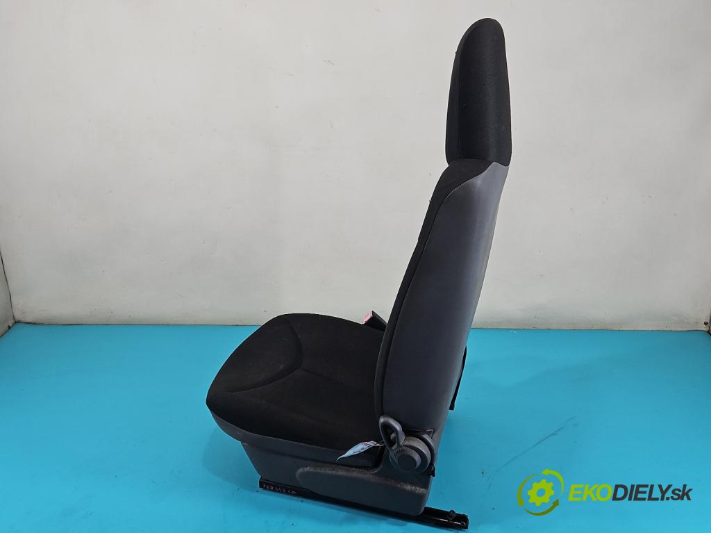 Toyota Aygo 2005-2014 1.0 VVTi 68 HP manual 50 kW 998 cm3 5- Sedačka ľavý  (Sedadlo)