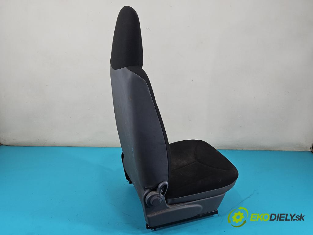 Toyota Aygo 2005-2014 1.0 VVTi 68 HP manual 50 kW 998 cm3 5- Sedačka pravý  (Sedadlo)