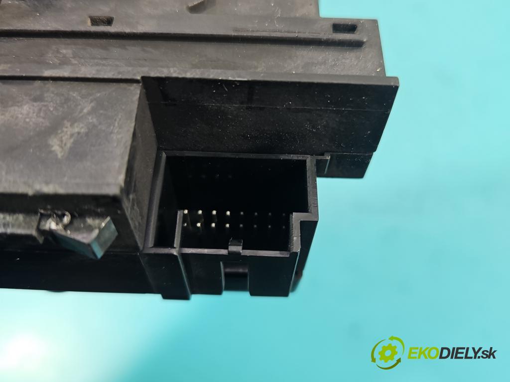 Vw Passat B6 2005-2010 2.0 tdi 140 HP automatic 103 kW 1968 cm3 5- Spínačka 3C0905843R (Spínacia skrinka)