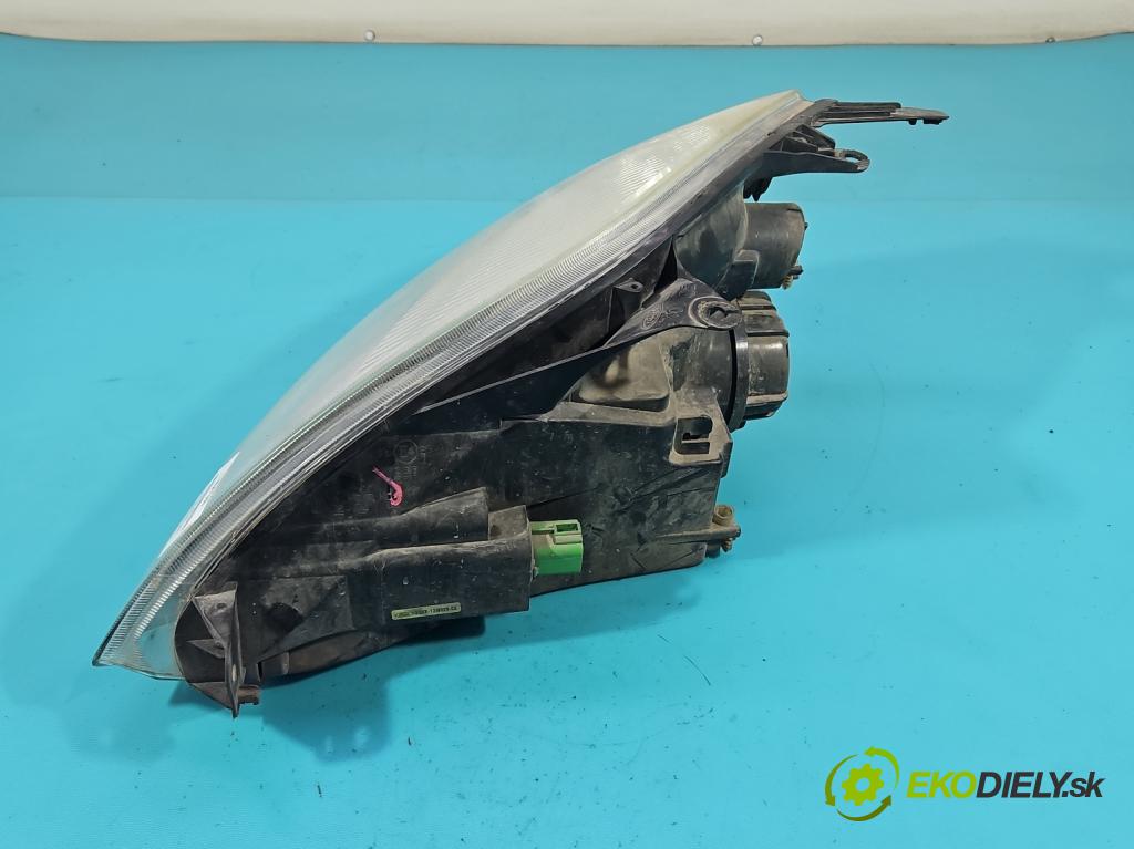 Ford Fiesta Mk6 2002-2008 1.4 16V 80 HP manual 59 kW 1388 cm3 5- Reflektor: pravý  (Svetlo predné pravé)