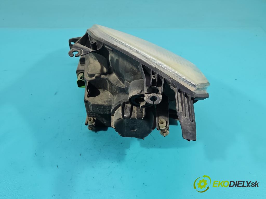 Ford Fiesta Mk6 2002-2008 1.4 16V 80 HP manual 59 kW 1388 cm3 5- Reflektor: pravý  (Svetlo predné pravé)