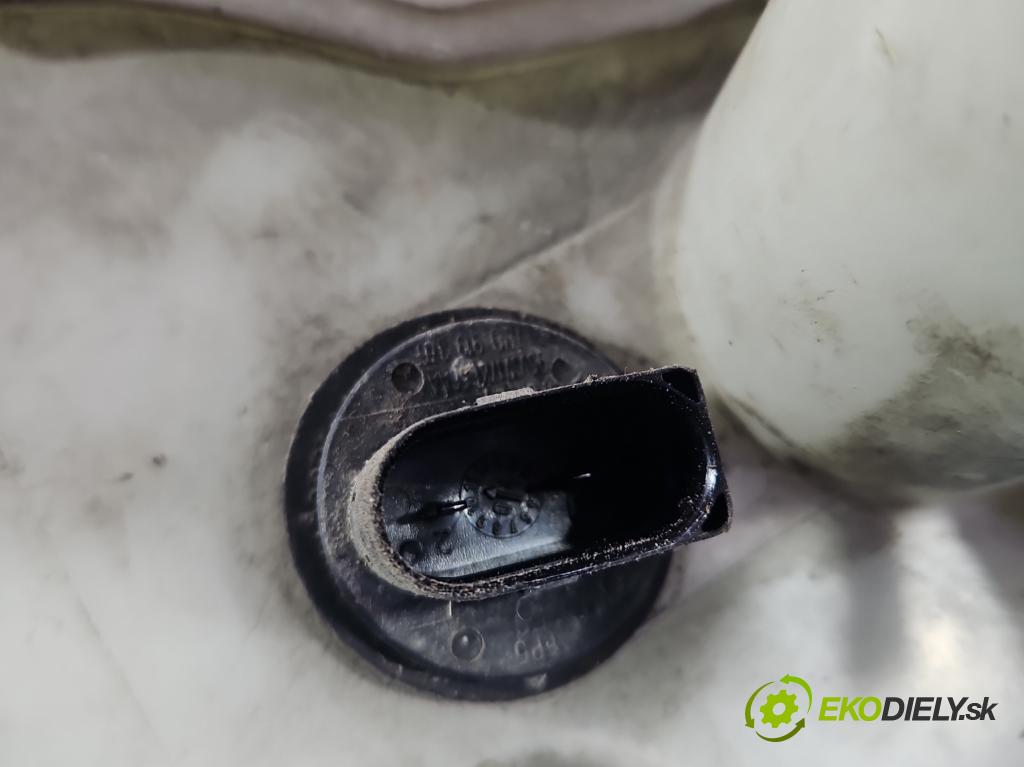 Vw Passat B6 2005-2010 2.0 tdi 140 HP automatic 103 kW 1968 cm3 5- nádržka tekutina: ostrekovačov 3C0955453