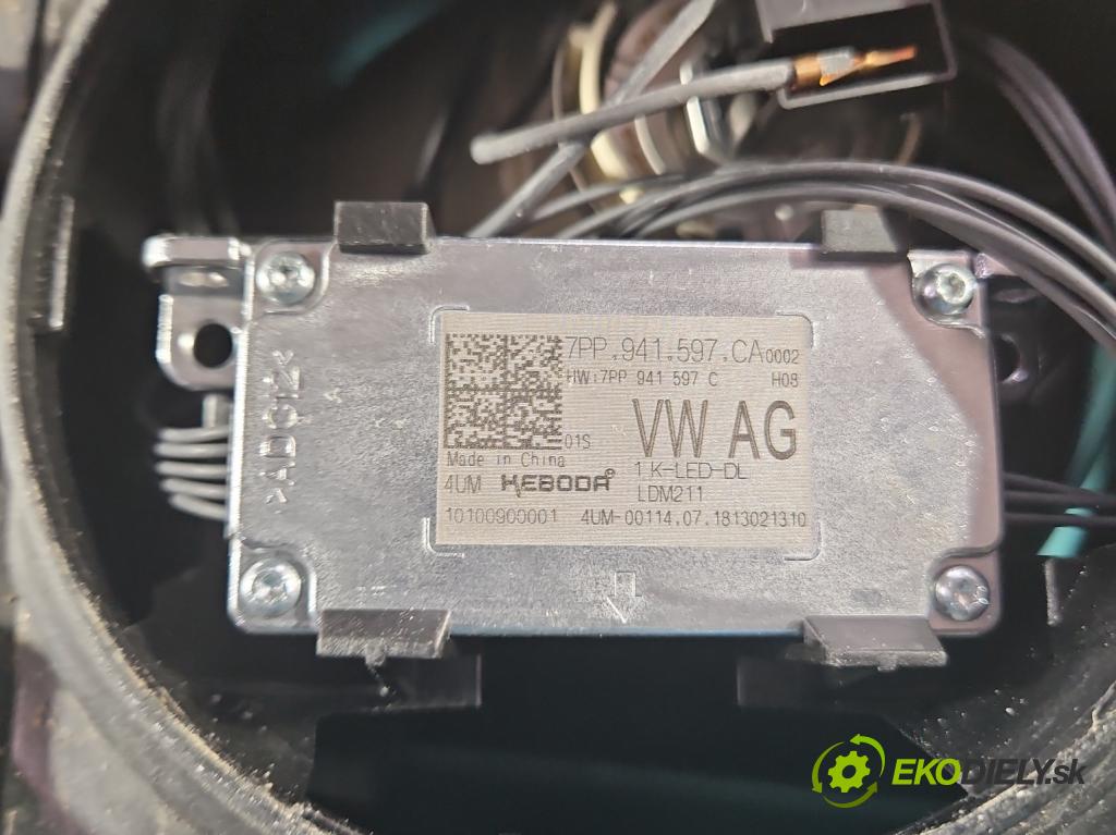 Skoda Octavia III 2013- 2.0 TSI 190 HP automatic 140 kW 1984 cm3 5- Reflektor: pravý 5E1941016C (Svetlo predné pravé)