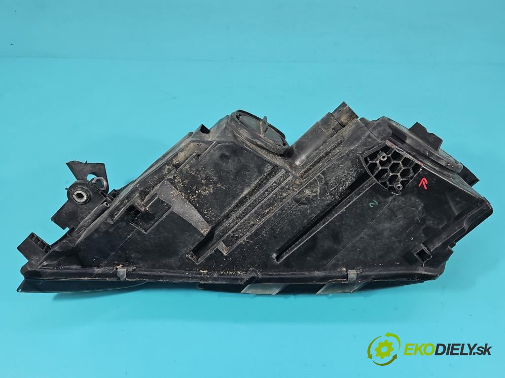 Skoda Octavia III 2013- 2.0 TSI 190 HP automatic 140 kW 1984 cm3 5- Reflektor: pravý 5E1941016C (Svetlo predné pravé)