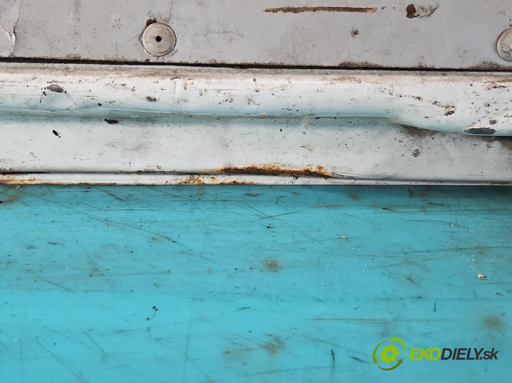 Vw Transporter T4 1990-2003 1.9 TD 68 hp manual 50 kW 1900 cm3 5- zadní kufrové dveře  (Zadní kapoty)