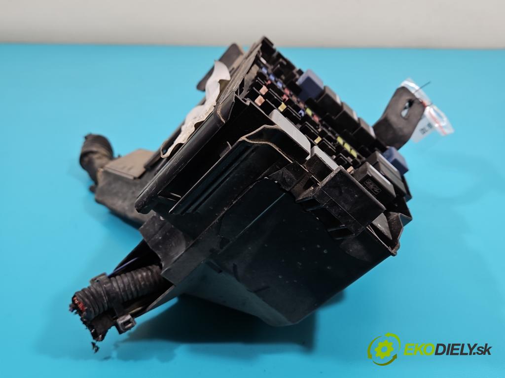 Ford Fiesta Mk7 2008-2017 1.6 16V 120 HP manual 88 kW 1596 cm3 5- skrinka poistka 7154-5950-30 (Poistková skrinka)