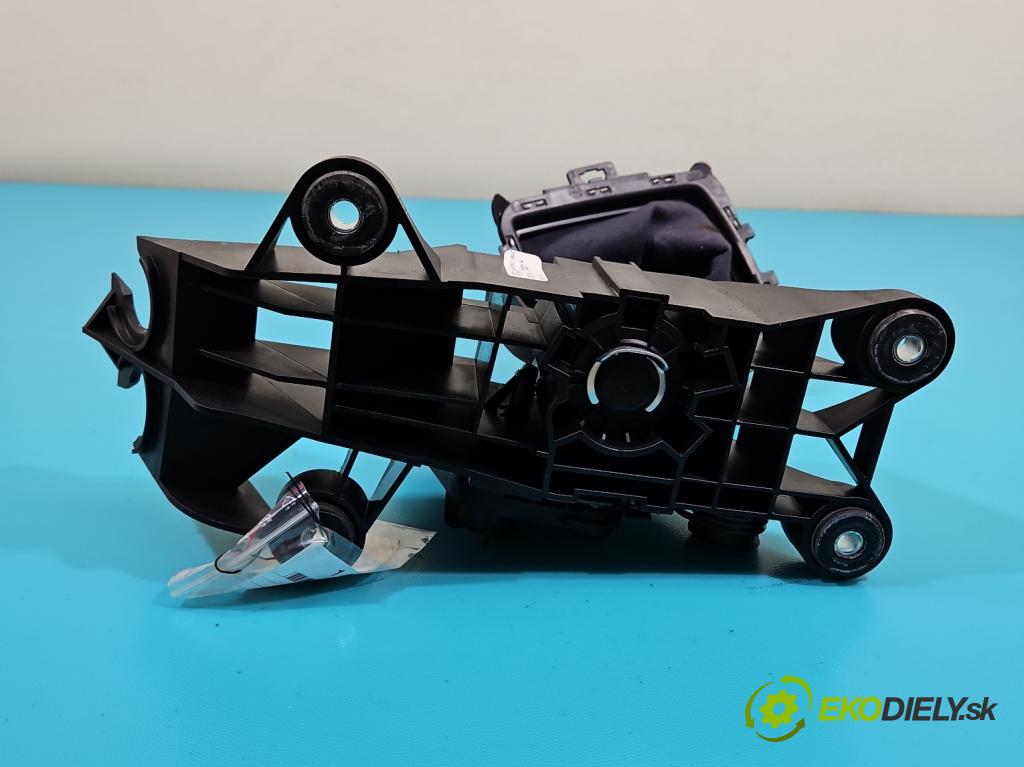 Ford Fiesta Mk7 2008-2017 1.6 16V 120 HP manual 88 kW 1596 cm3 5- Páka: Změny: stupeň,rýchlosť 8A6R-7C453-MAC (Rýchlostná páka (kulisa))