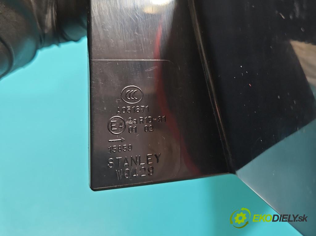 Mazda CX-5 I 2012-2017 2.2d 150 HP automatic 110 kW 2199 cm3 5- svetlo / reflektor zadné pravé  (Kľučka dverí ostatné)