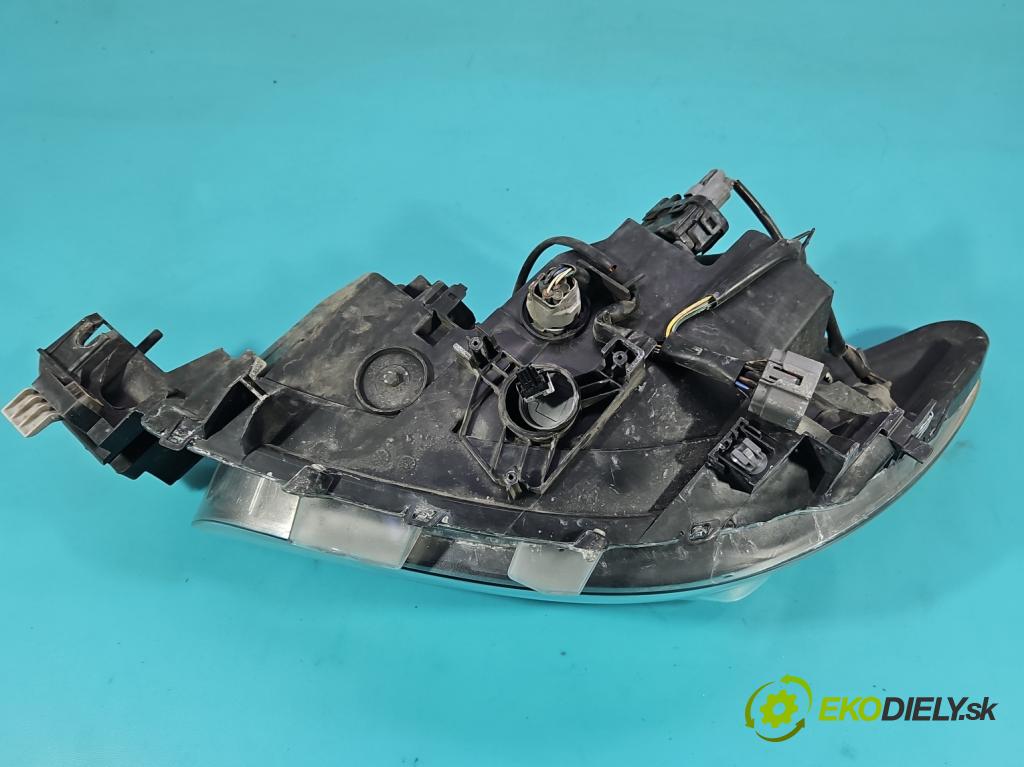 Mazda CX-5 I 2012-2017 2.2d 150 HP automatic 110 kW 2199 cm3 5- Reflektor: pravý KD5451030G (Svetlo predné pravé)