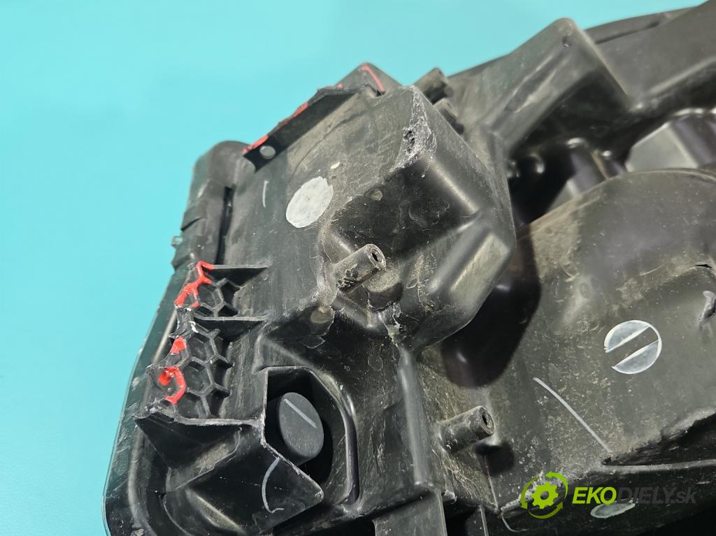 Suzuki SX4 S-Cross 2013-2021 1.4 T 140 HP automatic 103 kW 1373 cm3 5- Reflektor: pravý  (Svetlo predné pravé)