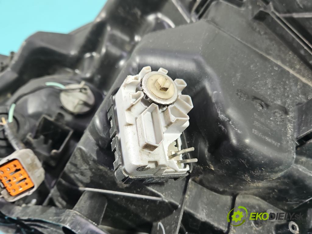 Suzuki SX4 S-Cross 2013-2021 1.4 T 140 HP automatic 103 kW 1373 cm3 5- Reflektor: pravý  (Svetlo predné pravé)