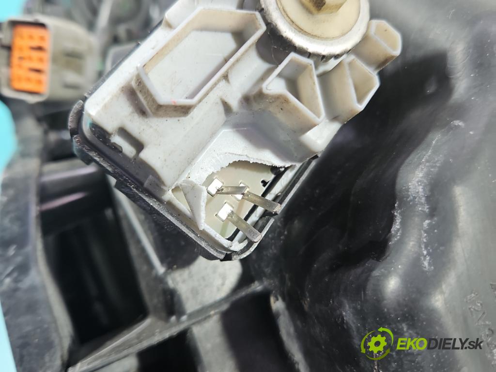 Suzuki SX4 S-Cross 2013-2021 1.4 T 140 HP automatic 103 kW 1373 cm3 5- Reflektor: pravý  (Svetlo predné pravé)