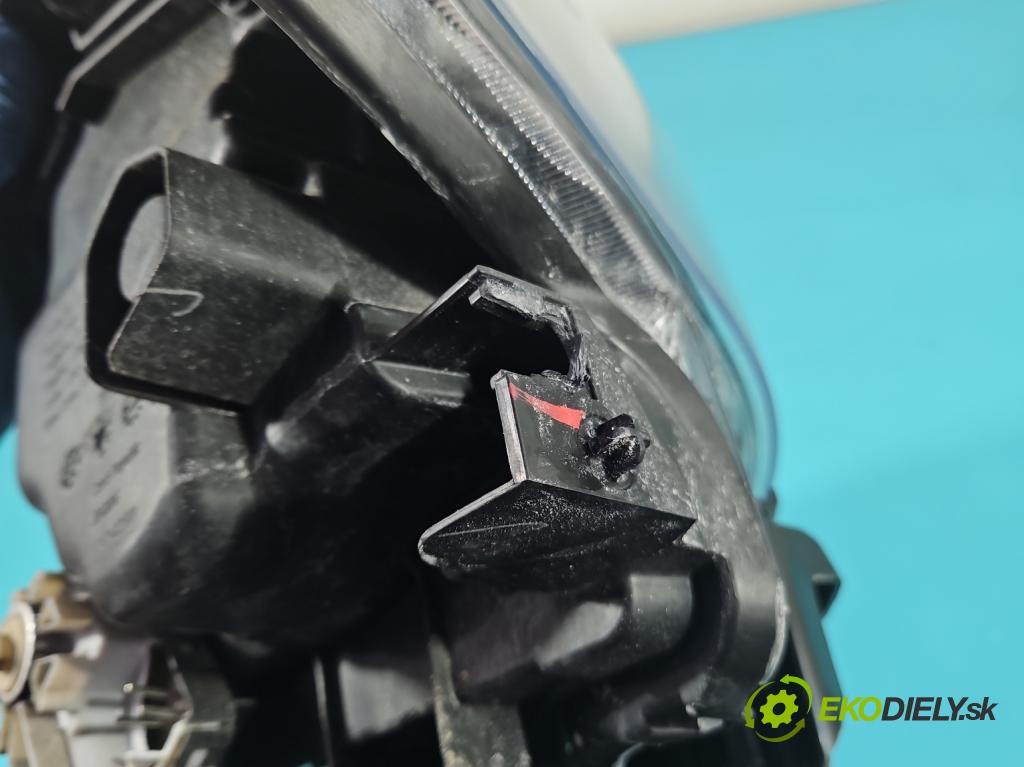 Suzuki SX4 S-Cross 2013-2021 1.4 T 140 HP automatic 103 kW 1373 cm3 5- Reflektor: pravý  (Svetlo predné pravé)