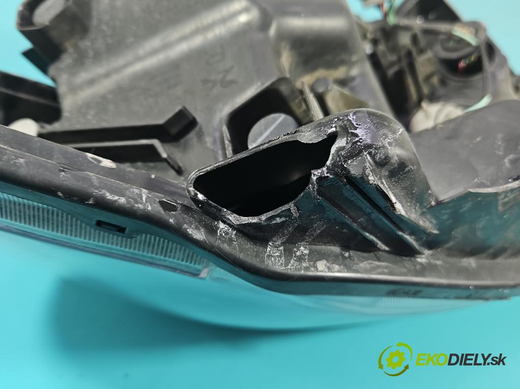 Suzuki SX4 S-Cross 2013-2021 1.4 T 140 HP automatic 103 kW 1373 cm3 5- Reflektor: pravý  (Svetlo predné pravé)