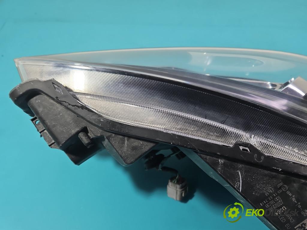 Suzuki SX4 S-Cross 2013-2021 1.4 T 140 HP automatic 103 kW 1373 cm3 5- Reflektor: pravý  (Svetlo predné pravé)