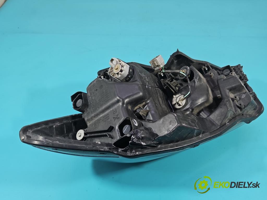 Suzuki SX4 S-Cross 2013-2021 1.4 T 140 HP automatic 103 kW 1373 cm3 5- Reflektor: pravý  (Svetlo predné pravé)