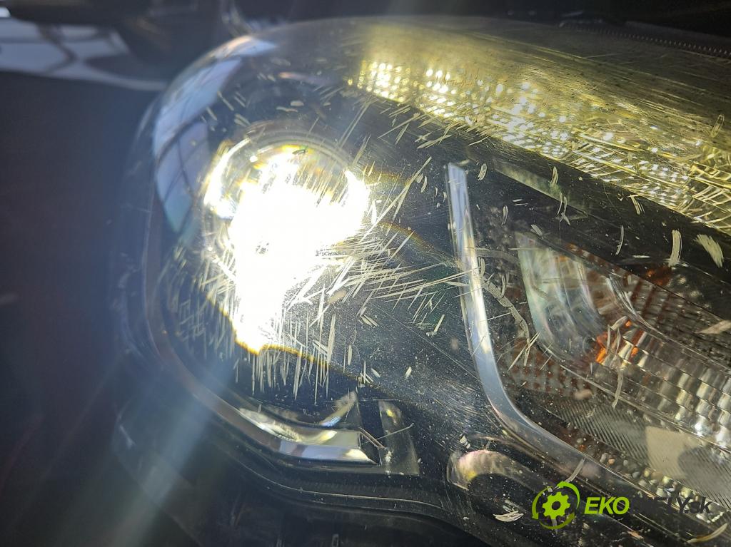 Suzuki SX4 S-Cross 2013-2021 1.4 T 140 HP automatic 103 kW 1373 cm3 5- Reflektor: pravý  (Svetlo predné pravé)