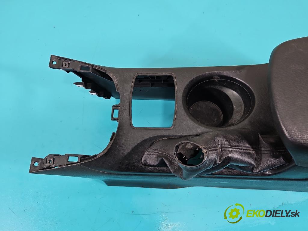 Mazda CX-5 I 2012-2017 2.2d 150 HP automatic 110 kW 2199 cm3 5- operadlo KD45-64961 (Lakťová opierka)