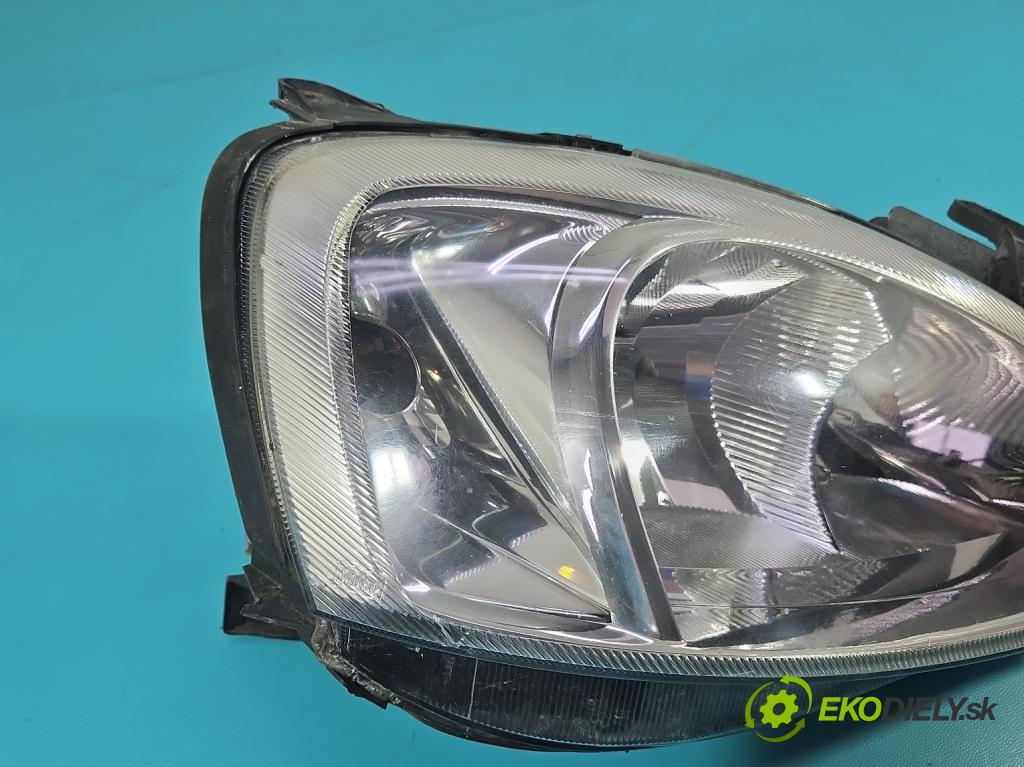 Opel Corsa C 2000-2006 1.0 12V 60 HP manual 44 kW 998 cm3 3- Reflektor: pravý  (Svetlo predné pravé)