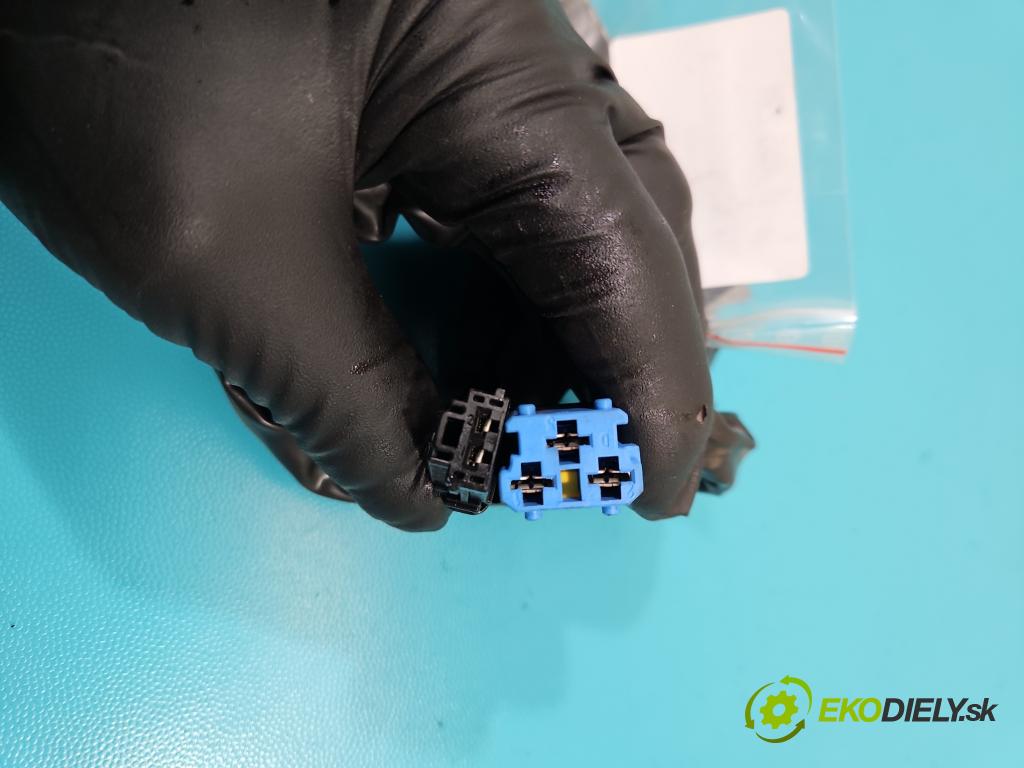 Peugeot 206 1.4 hdi 68 HP manual 50 kW 1398 cm3 3- Spínačka  (Spínacia skrinka)