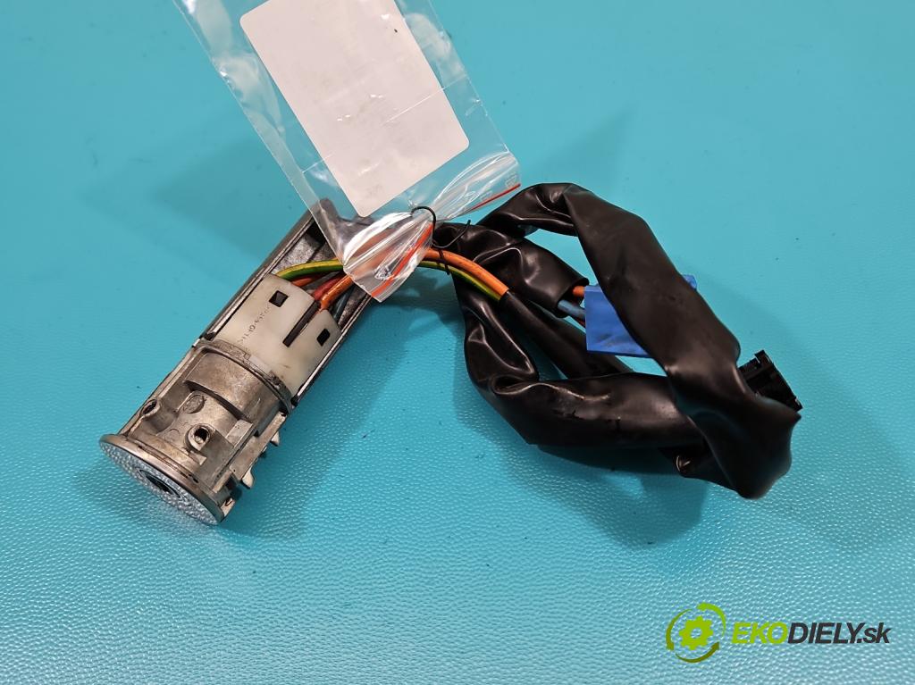 Peugeot 206 1.4 hdi 68 HP manual 50 kW 1398 cm3 3- Spínačka  (Spínacia skrinka)