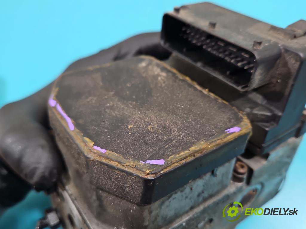 Audi A6 C5 1997-2004 2.4 V6 165 HP automatic 121 kW 2393 cm3 4- čerpadlo abs 0273004285 (Pumpa ABS)