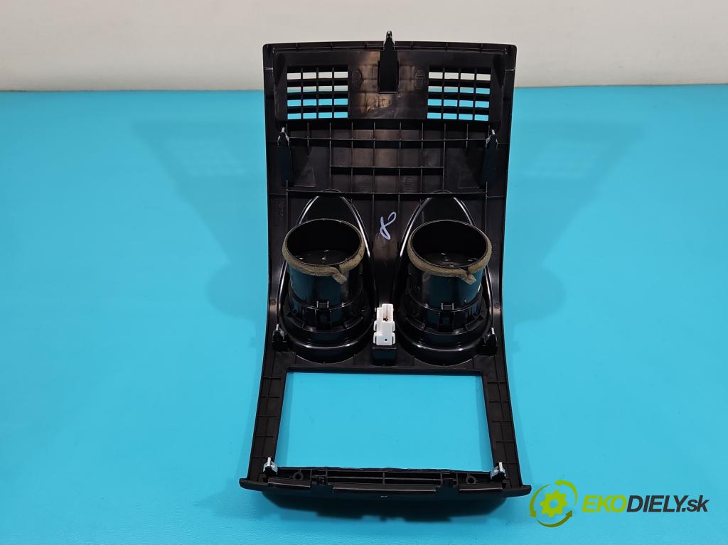 Nissan Qashqai I J10 2006-2013 2.0 16V 141 HP manual 104 kW 1997 cm3 5- Mřížka: kúrenia stredová 68760JD10A (Mriežka kúrenia (fukár))