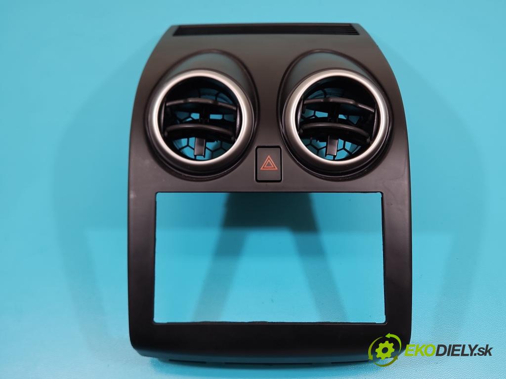 Nissan Qashqai I J10 2006-2013 2.0 16V 141 HP manual 104 kW 1997 cm3 5- Mřížka: kúrenia stredová 68760JD10A (Mriežka kúrenia (fukár))