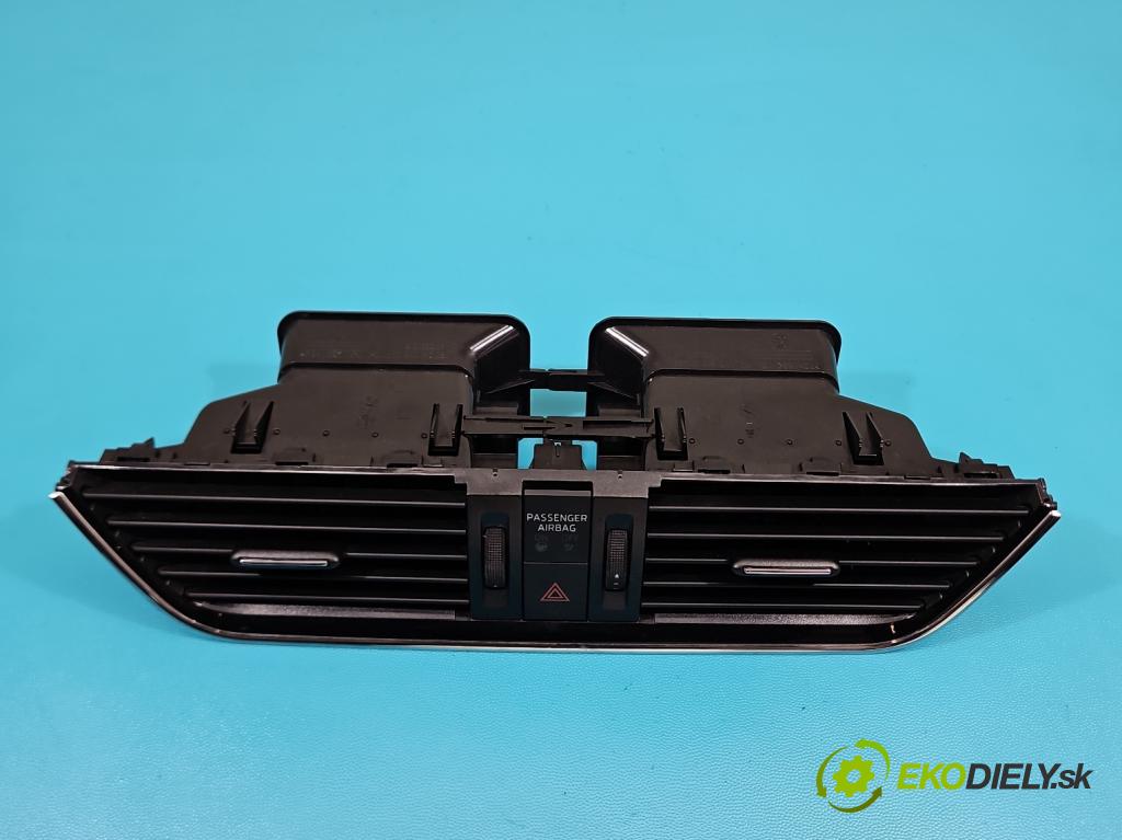 Skoda Octavia III 2013- 2.0 TSI 190 HP automatic 140 kW 1984 cm3 5- Mřížka: kúrenia stredová 5E0820951C (Mriežka kúrenia (fukár))