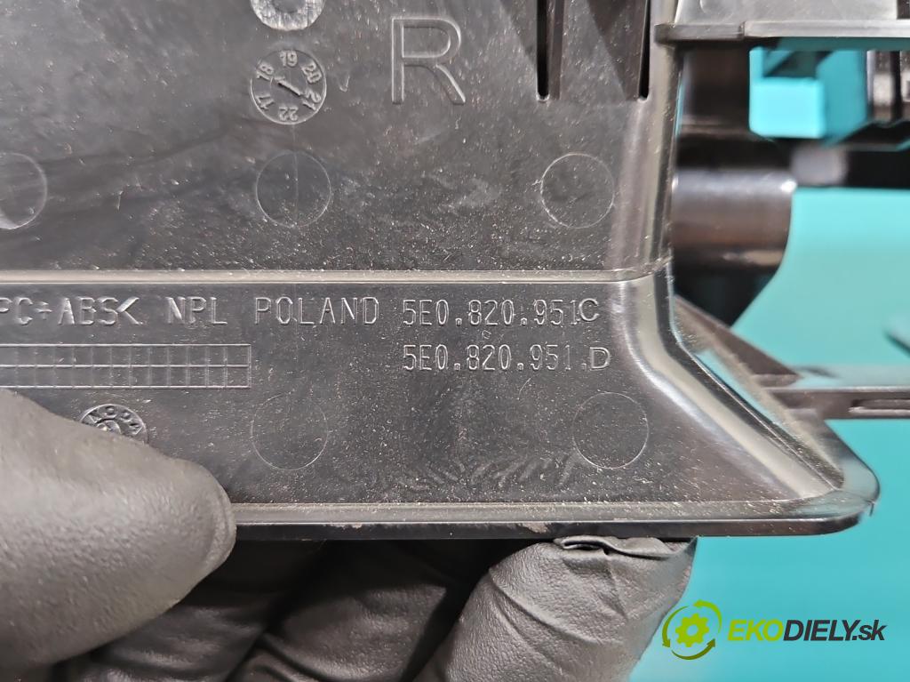 Skoda Octavia III 2013- 2.0 TSI 190 HP automatic 140 kW 1984 cm3 5- Mřížka: kúrenia stredová 5E0820951C (Mriežka kúrenia (fukár))