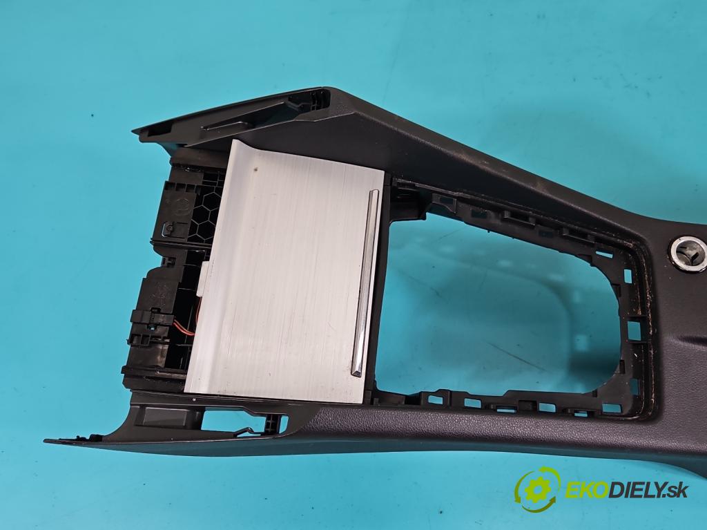 Skoda Octavia III 2013- 2.0 TSI 190 HP automatic 140 kW 1984 cm3 5- operadlo 5E1863241AP (Lakťová opierka)