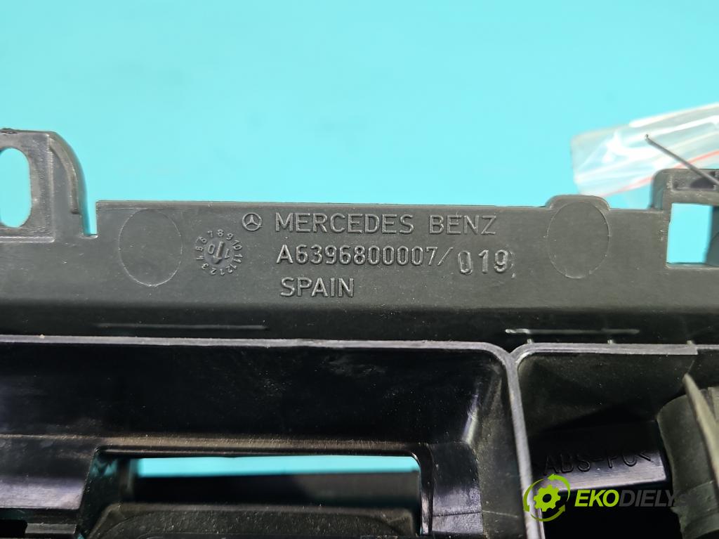 Mercedes Vito W639 2003-2014 2,2.0 CDI 95 HP manual 70 kW 2148 cm3 5- Mřížka: kúrenia stredová A6396800007 (Mriežka kúrenia (fukár))