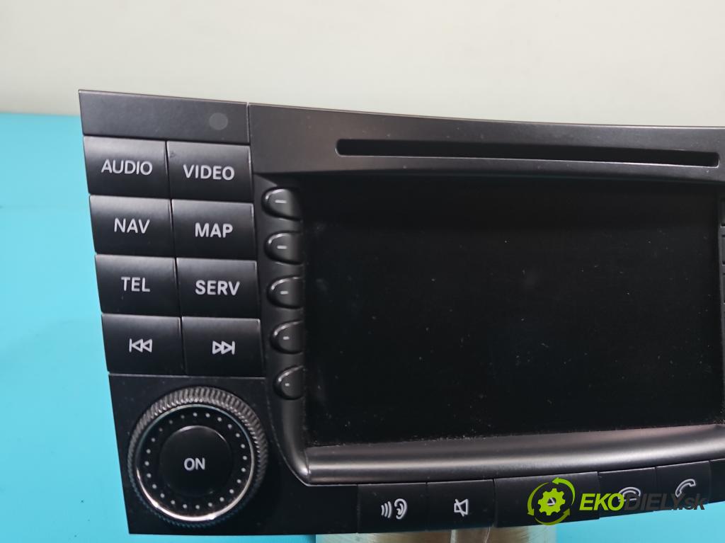 Mercedes CLS I C219 2004-2010 3.5 V6 272964 272 HP automatic 200 kW 3498 cm3 4- Radio originál A2118202197