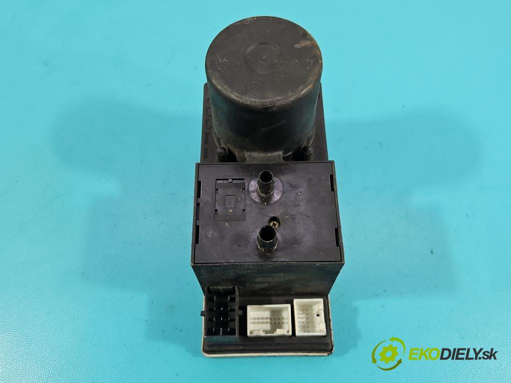 Audi A4 B5 1994-2001 1.9 tdi 90 HP manual 66 kW 1896 cm3 4- Centrální: zámek: 8D0862257C