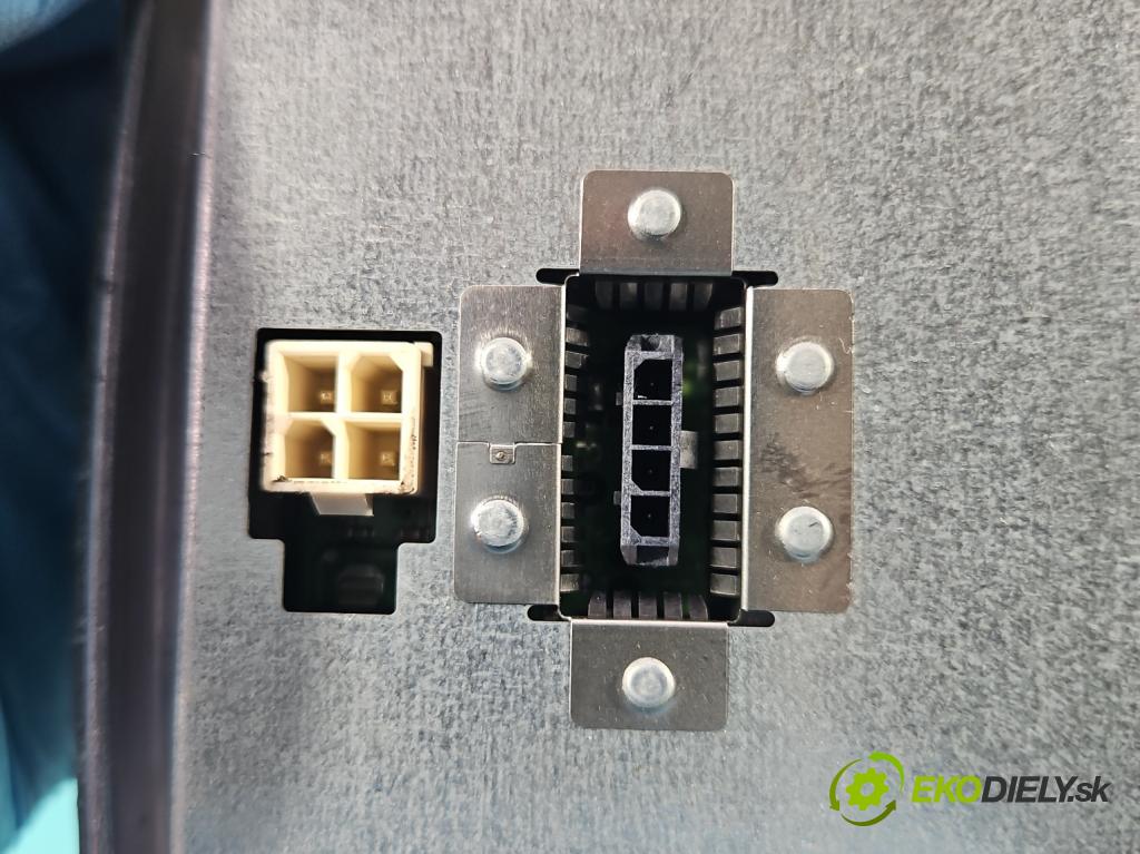 Bmw X3 E83 2003-2010 2.0d (M47): 150 HP manual 110 kW 1995 cm3 5- střídač: xenon 1307329153 (Riadiaca jednotka xenónu)