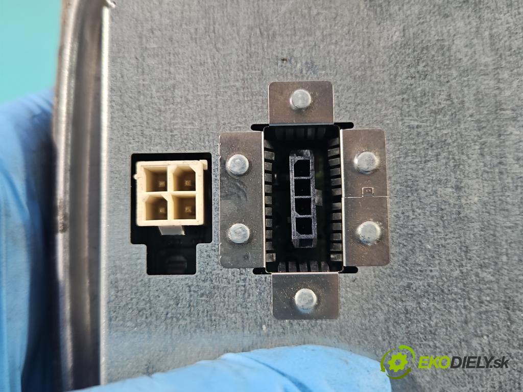 Bmw X3 E83 2003-2010 2.0d (M47): 150 HP manual 110 kW 1995 cm3 5- střídač: xenon 1307329153 (Riadiaca jednotka xenónu)