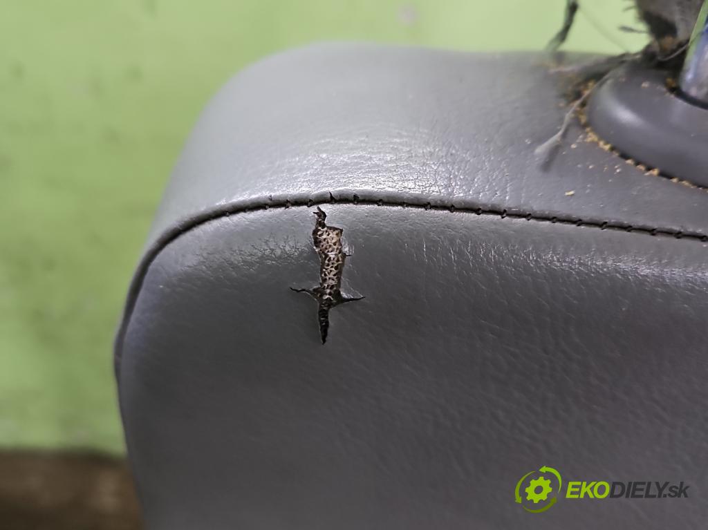 Vw Transporter T5 2003-2015 1.9 tdi 105 HP manual 77 kW 1900 cm3 5- Sedačka pravý  (Sedadlo)