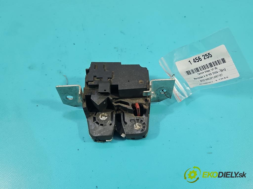 Mercedes A W169 2004-2012 1.7 116 hp manual 85 kW 1699 cm3 5- zámek kufrových dveří zadní