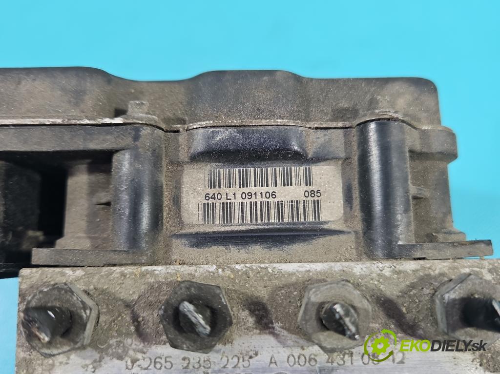 Mercedes B W245 2005-2011 1.7 16V 116 HP manual 85 kW 1699 cm3 5- čerpadlo abs A0064310812 (Pumpa ABS)