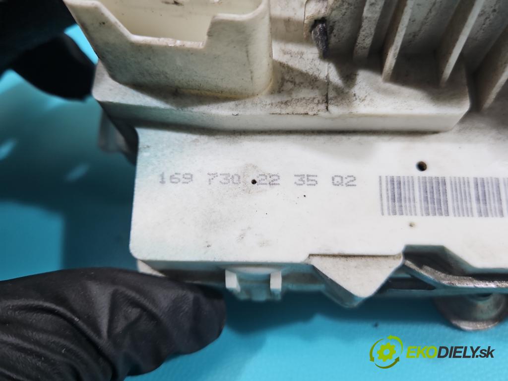 Mercedes A W169 2004-2012 1.7 116 hp manual 85 kW 1699 cm3 5- zámek zadní pravý 1697302235